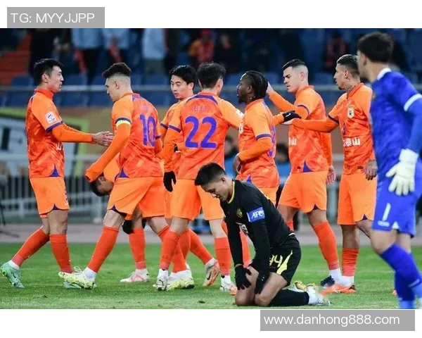 国足惨败香港七球失利引发球迷热议与反思