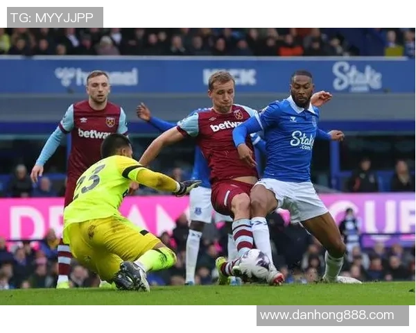 西汉姆联与什球队的激烈对抗赛前瞻与战术分析