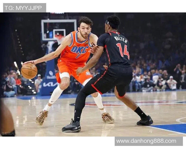 雷霆与猛龙激战正酣篮球直播精彩瞬间全程回顾与分析 雷霆与猛龙激战正酣篮球直播精彩瞬间全程回顾与分析