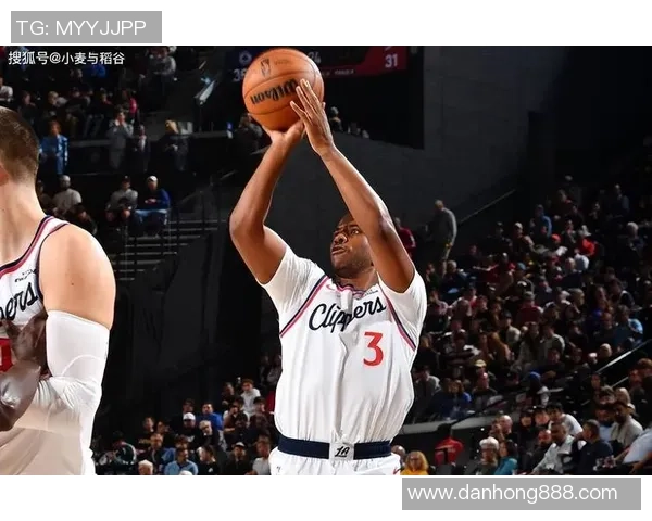 克里斯保罗：从篮球场上的指挥官到全明星的传奇旅程