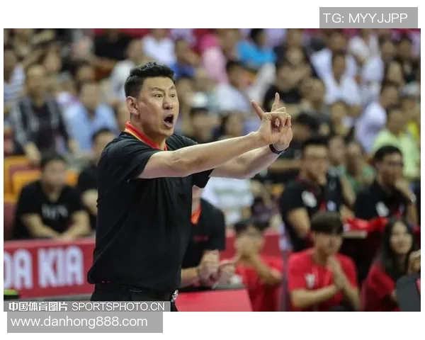 男篮红队迎战突尼斯展现实力争夺国际赛场荣耀