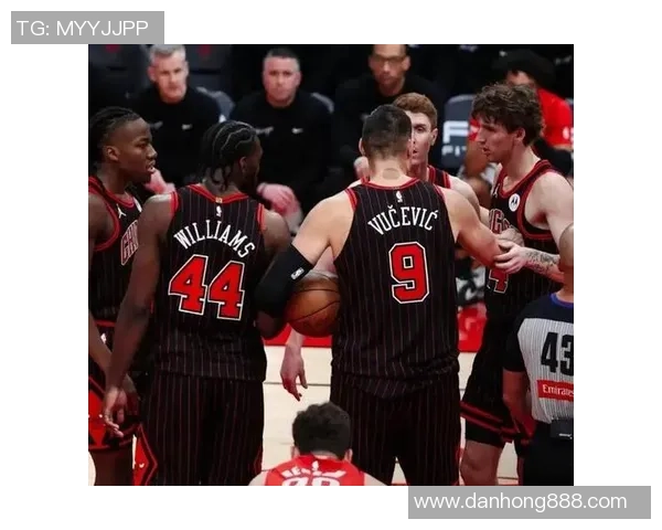 火箭队与公牛队激战再续四场对决精彩回顾与分析