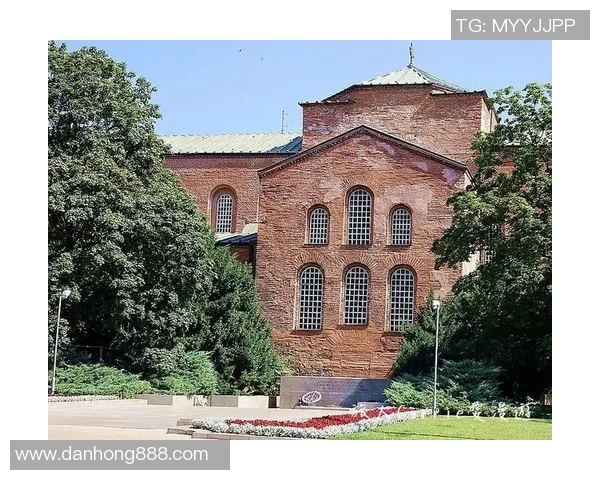 群马温泉与冈山绿的魅力对比探讨与旅游推荐