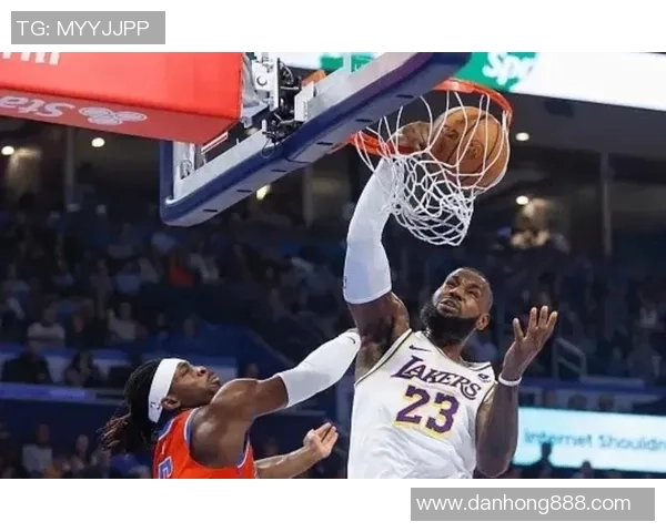 詹姆斯闪耀全场贡献40分10篮板7助攻湖人加时逆转勇士成功晋级季后赛