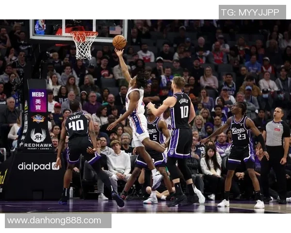 快船与火箭激战正酣02月27日NBA精彩对决展现球队实力与风采 快船与火箭激战正酣02月27日NBA精彩对决展现球队实力与风采